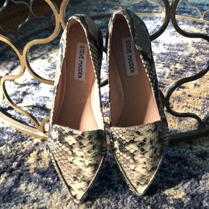 Steve Madden faux snakeskin flats - brand new!!